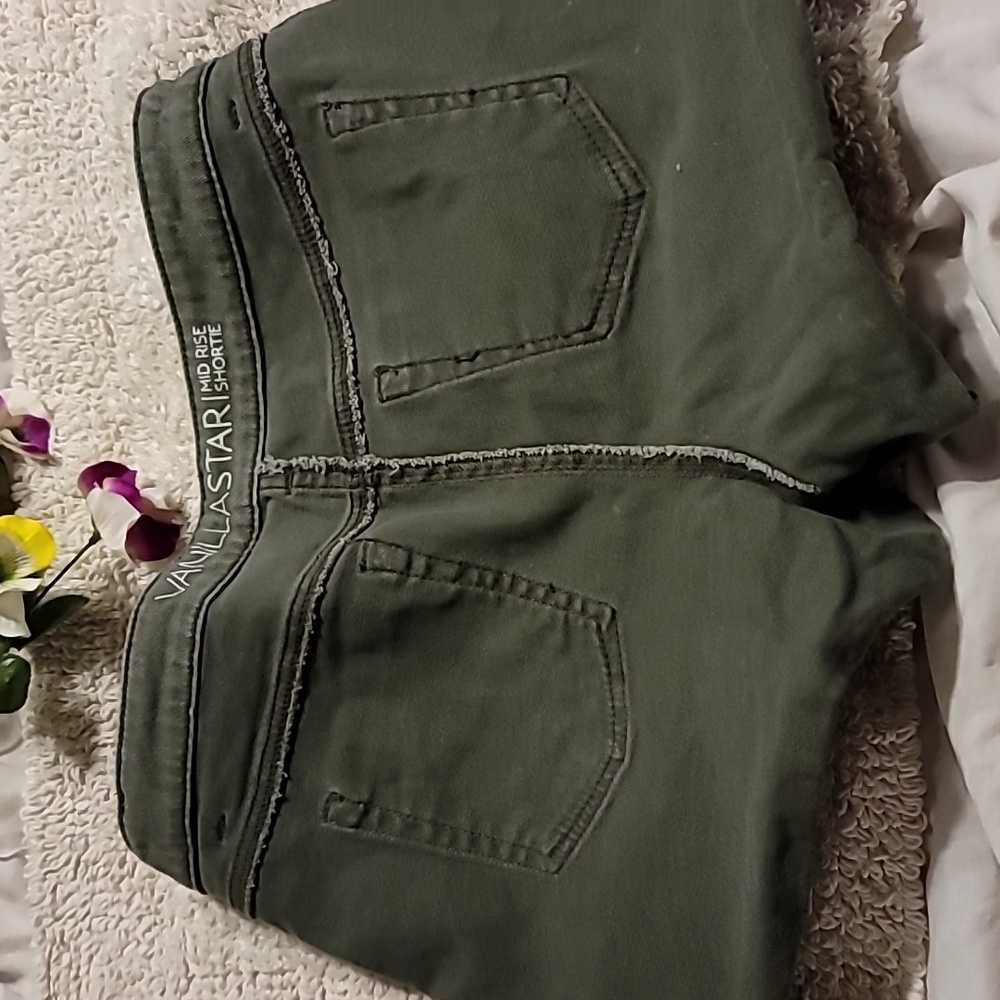 OLIVE DENIM EMBROIDERED MID RISE STRETCH SHORT BEE DETAIL - Picture 8 of 12